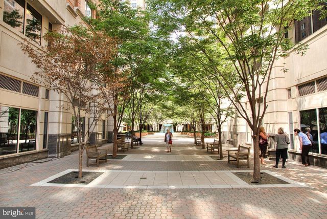 6040 KELSEY CT, Falls Church, VA 22044
