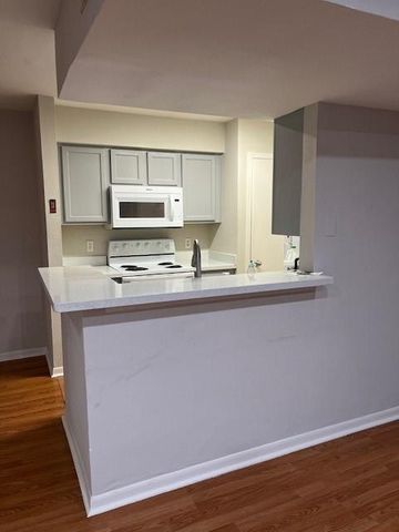 8227 Kingsbrook Road 221, Houston, TX 77024