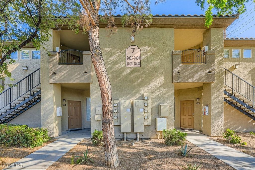 Image 2 of property listing at 4400 South Jones Boulevard 2007, Las Vegas, NV 89103