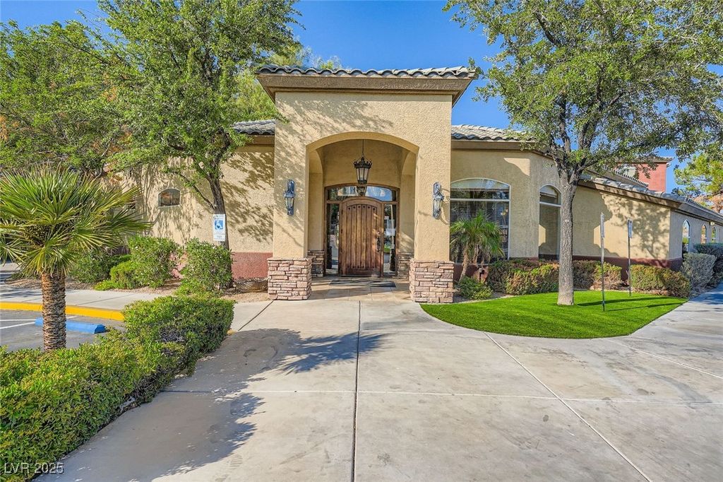 Image 27 of property listing at 4400 South Jones Boulevard 2007, Las Vegas, NV 89103