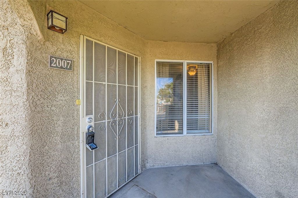 Image 3 of property listing at 4400 South Jones Boulevard 2007, Las Vegas, NV 89103