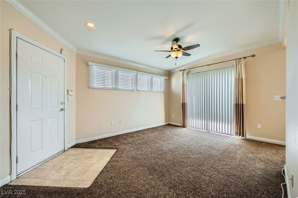 Image 4 of property listing at 4400 South Jones Boulevard 2007, Las Vegas, NV 89103