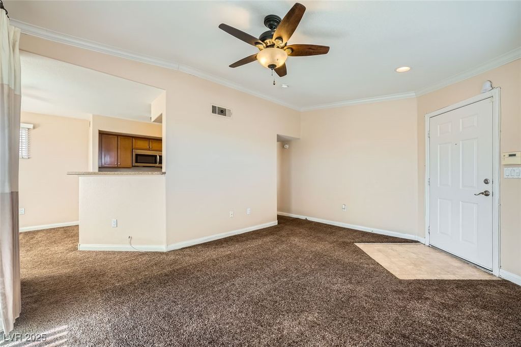 Image 6 of property listing at 4400 South Jones Boulevard 2007, Las Vegas, NV 89103