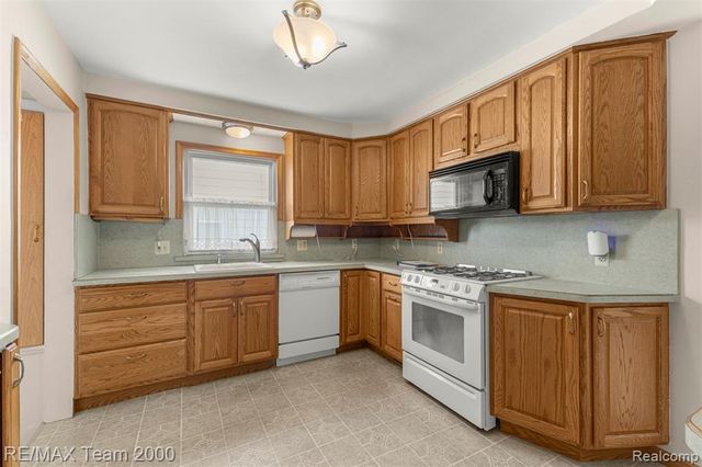 4028 18th Street, Wyandotte, MI 48192