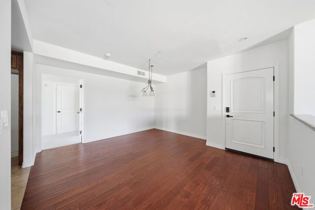 4733 Elmwood Avenue 304, Los Angeles, CA 90004