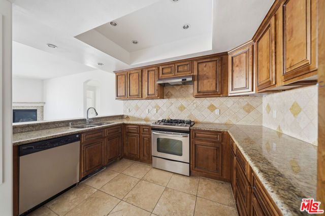 4733 Elmwood Avenue 304, Los Angeles, CA 90004