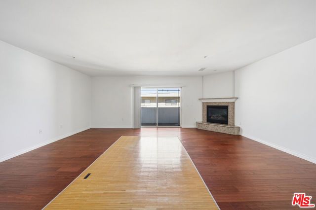 4733 Elmwood Avenue 304, Los Angeles, CA 90004