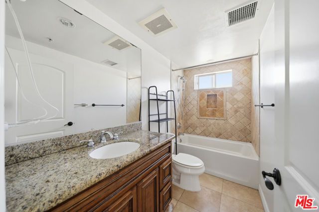 4733 Elmwood Avenue 304, Los Angeles, CA 90004