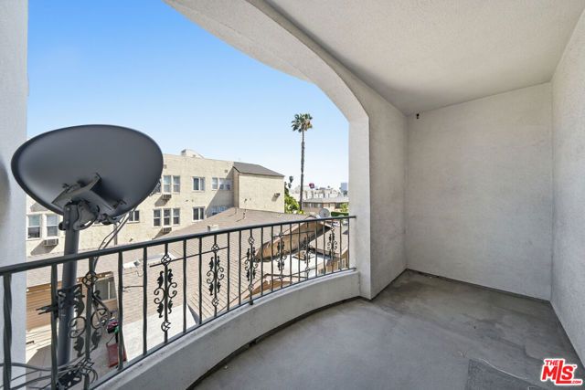 4733 Elmwood Avenue 304, Los Angeles, CA 90004