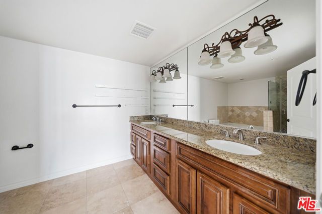 4733 Elmwood Avenue 304, Los Angeles, CA 90004