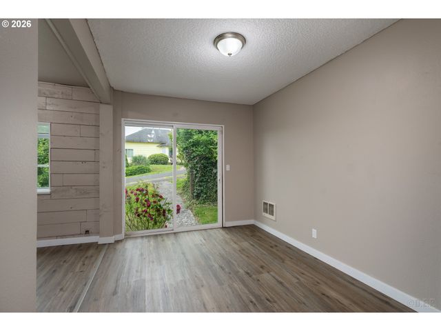 420 E D St, Rainier, OR 97048
