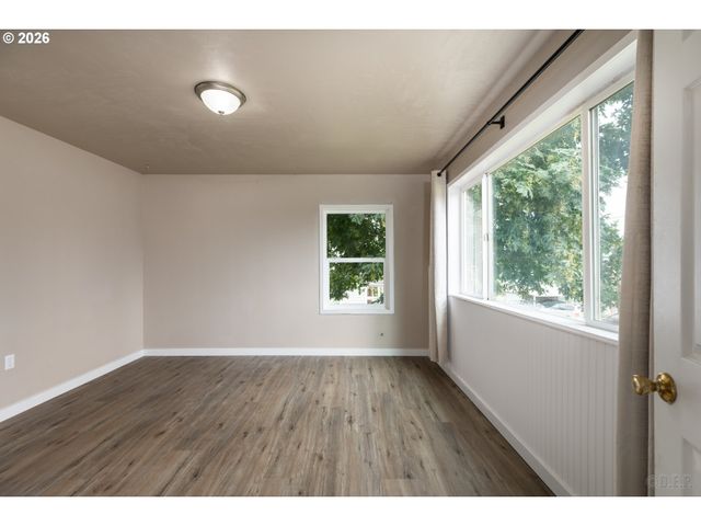 420 E D St, Rainier, OR 97048