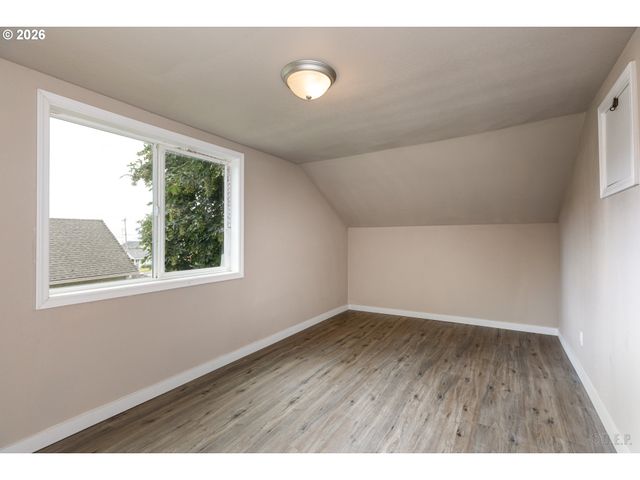 420 E D St, Rainier, OR 97048
