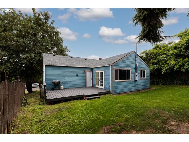 420 E D St, Rainier, OR 97048