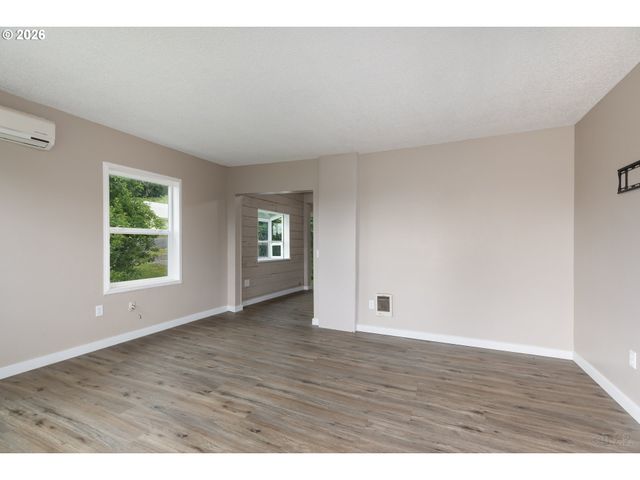 420 E D St, Rainier, OR 97048