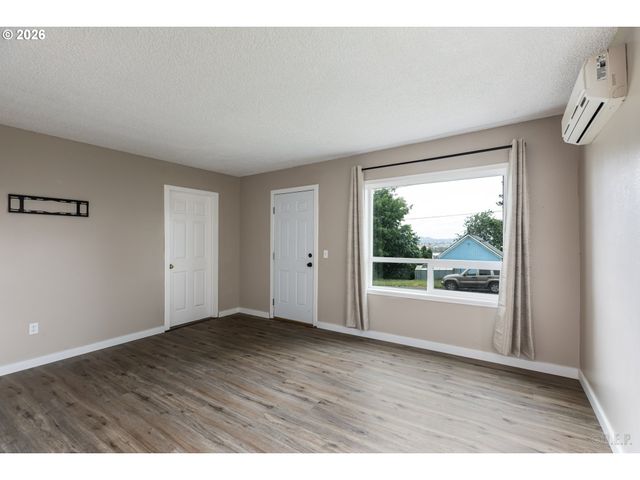 420 E D St, Rainier, OR 97048