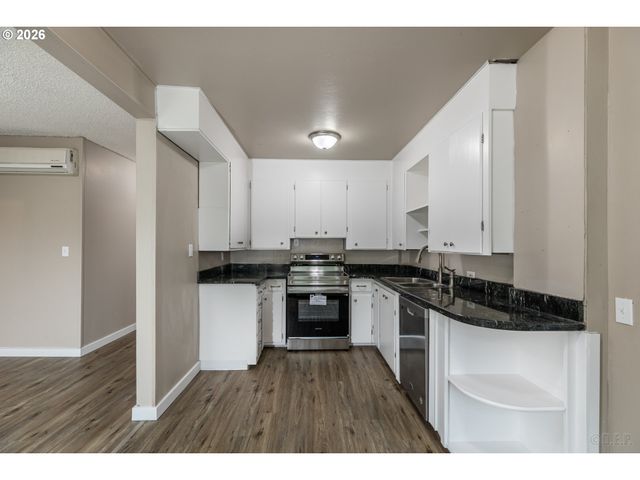 420 E D St, Rainier, OR 97048