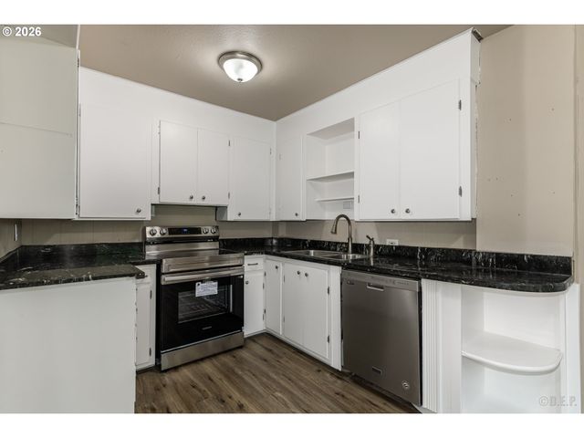420 E D St, Rainier, OR 97048