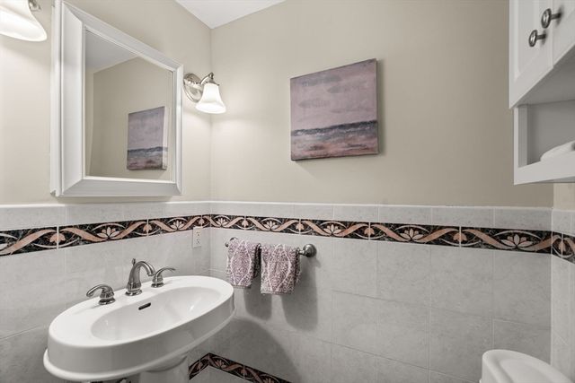 10 Brookbridge Rd, Peabody, MA 01960