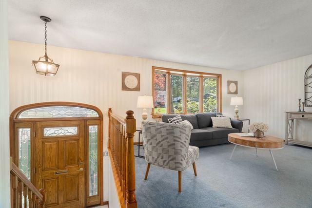 10 Brookbridge Rd, Peabody, MA 01960