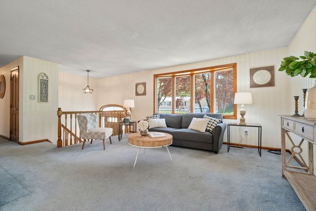 10 Brookbridge Rd, Peabody, MA 01960