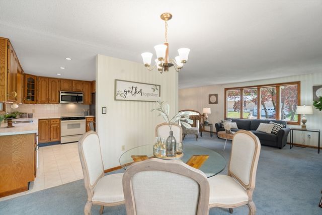 10 Brookbridge Rd, Peabody, MA 01960