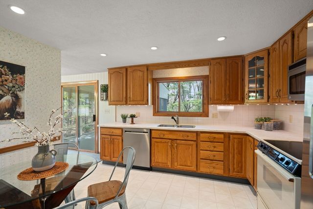 10 Brookbridge Rd, Peabody, MA 01960