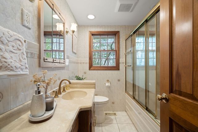 10 Brookbridge Rd, Peabody, MA 01960