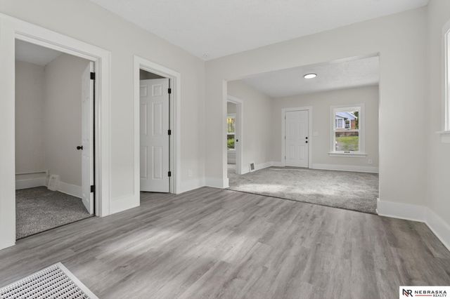 2434 N 33rd Avenue, Omaha, NE 68111