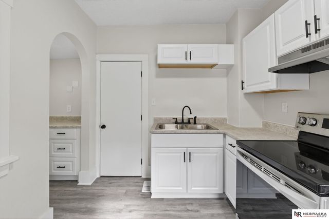 2434 N 33rd Avenue, Omaha, NE 68111