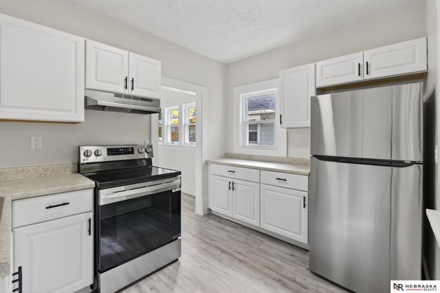 2434 N 33rd Avenue, Omaha, NE 68111