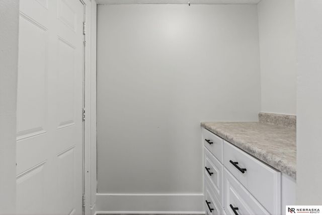 2434 N 33rd Avenue, Omaha, NE 68111