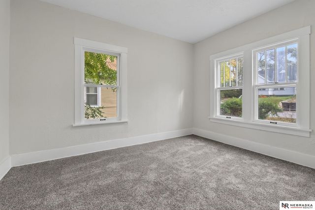 2434 N 33rd Avenue, Omaha, NE 68111