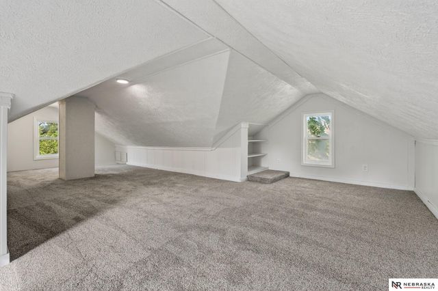 2434 N 33rd Avenue, Omaha, NE 68111