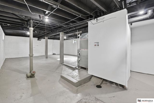 2434 N 33rd Avenue, Omaha, NE 68111