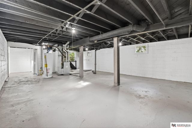 2434 N 33rd Avenue, Omaha, NE 68111