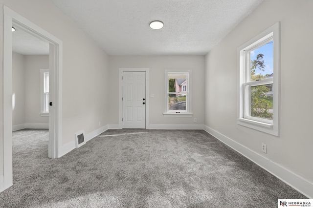 2434 N 33rd Avenue, Omaha, NE 68111