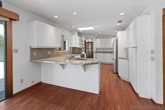 2615 Ellentown Rd, La Jolla, CA 92037