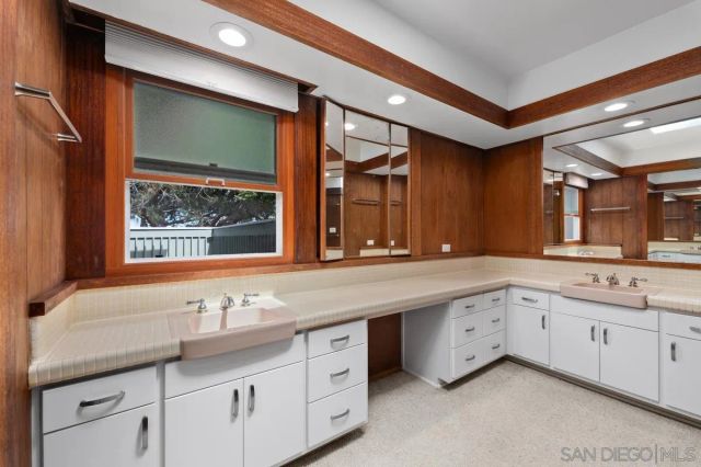 2615 Ellentown Rd, La Jolla, CA 92037