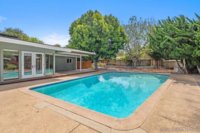 2615 Ellentown Rd, La Jolla, CA 92037