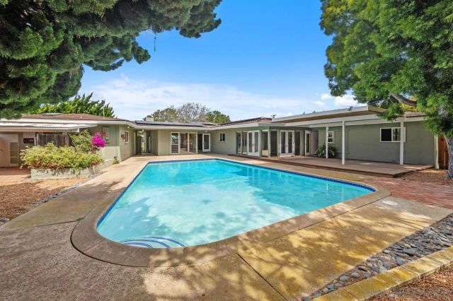 2615 Ellentown Rd, La Jolla, CA 92037