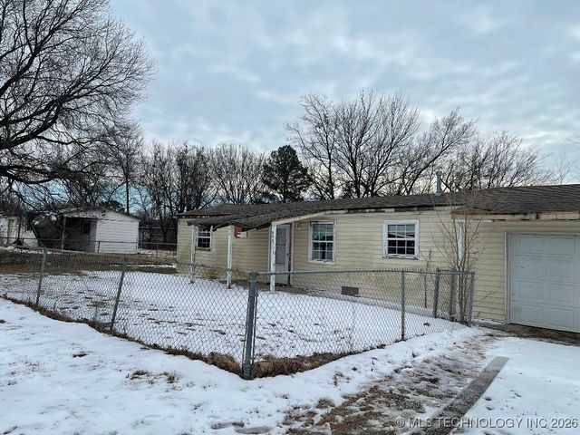 807 NW 3rd Street, Wagoner, OK 74467