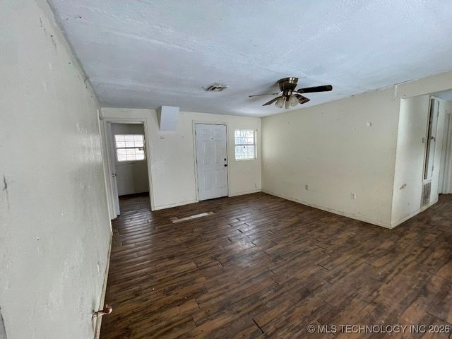 807 NW 3rd Street, Wagoner, OK 74467