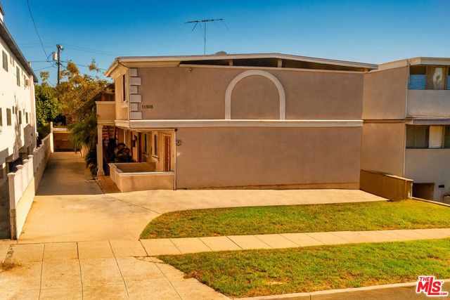 11938 Dorothy Street, Los Angeles, CA 90049