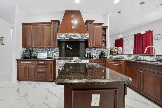 12480 NW 62nd Ct, Coral Springs, FL 33076