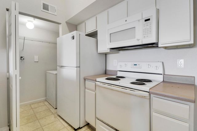 141 SW Palm Dr Apt 306, Port St Lucie, FL 34986