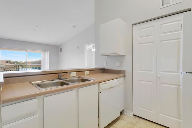 141 SW Palm Dr Apt 306, Port St Lucie, FL 34986