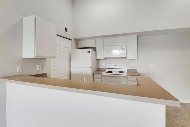 141 SW Palm Dr Apt 306, Port St Lucie, FL 34986