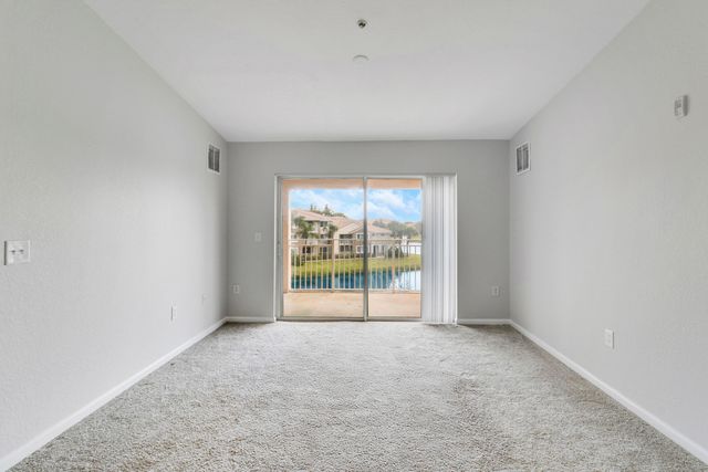 141 SW Palm Dr Apt 306, Port St Lucie, FL 34986