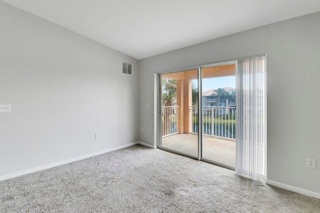 141 SW Palm Dr Apt 306, Port St Lucie, FL 34986